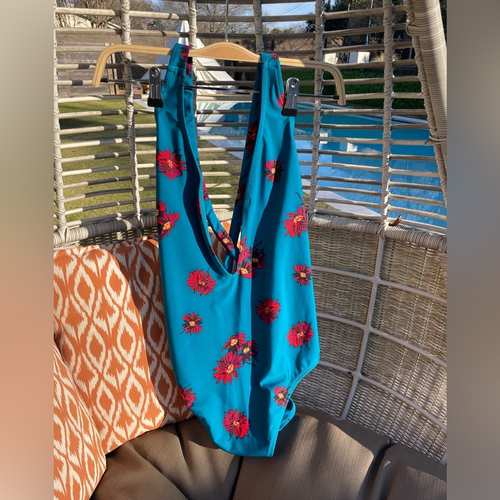 NWT Volcom “Good to Grow” One Piece Size L